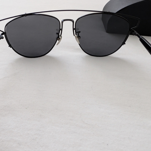 Black Aviator Sunglasses with Case - Picture 4 of 5